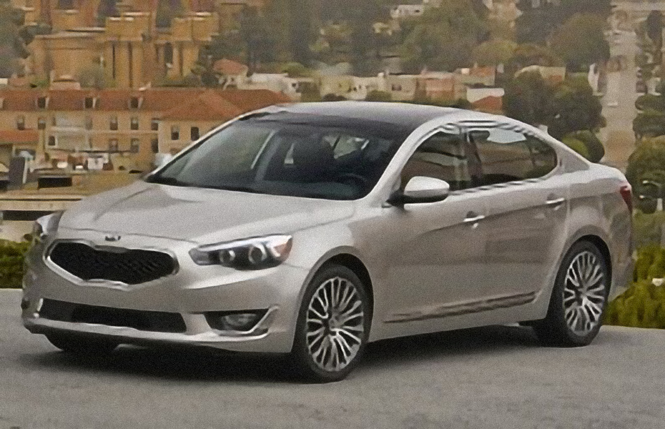 Kia Cadenza Premium 4dr Sedan (3.3L 6cyl 6A) – årsmodell 2018 i bild Bild på Kia Cadenza Premium 4dr Sedan (3.3L 6cyl 6A) – årsmodell 2018