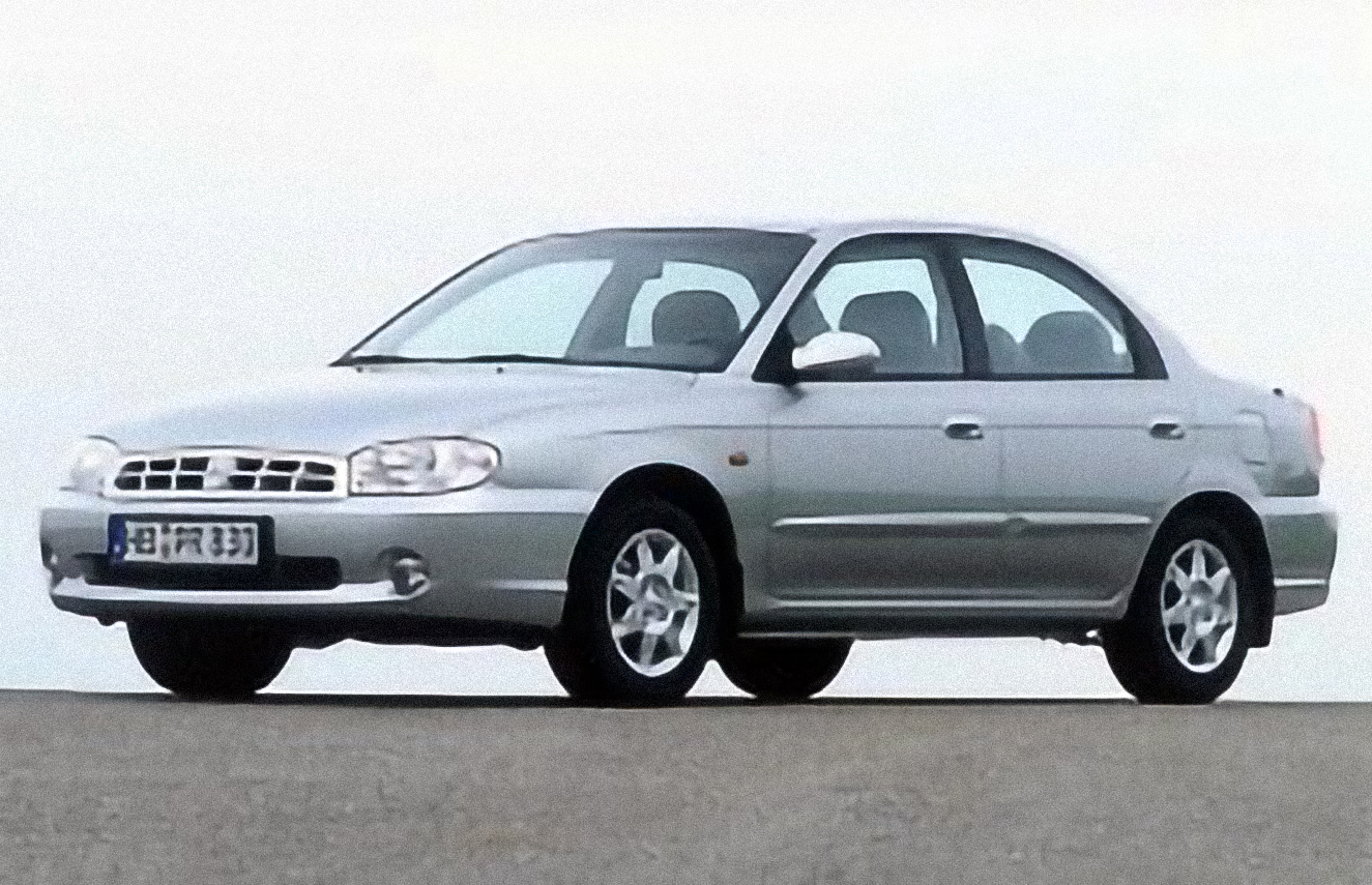 Kia Sephia – årsmodell 1997 i bild Bild på Kia Sephia – årsmodell 1997