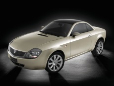 Lancia Fulvia Coupe – årsmodell 2003 i bild Bild på Lancia Fulvia Coupe – årsmodell 2003
