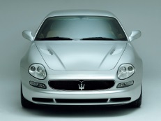 Maserati 3200 GT Automatic – årsmodell 2001 i bild Bild på Maserati 3200 GT Automatic – årsmodell 2001