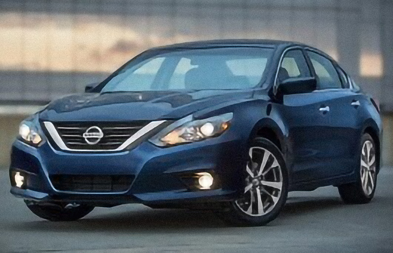 Nissan Altima 2.5 S 4dr Sedan (2.5L 4cyl CVT) – årsmodell 2018 i bild Bild på Nissan Altima 2.5 S 4dr Sedan (2.5L 4cyl CVT) – årsmodell 2018
