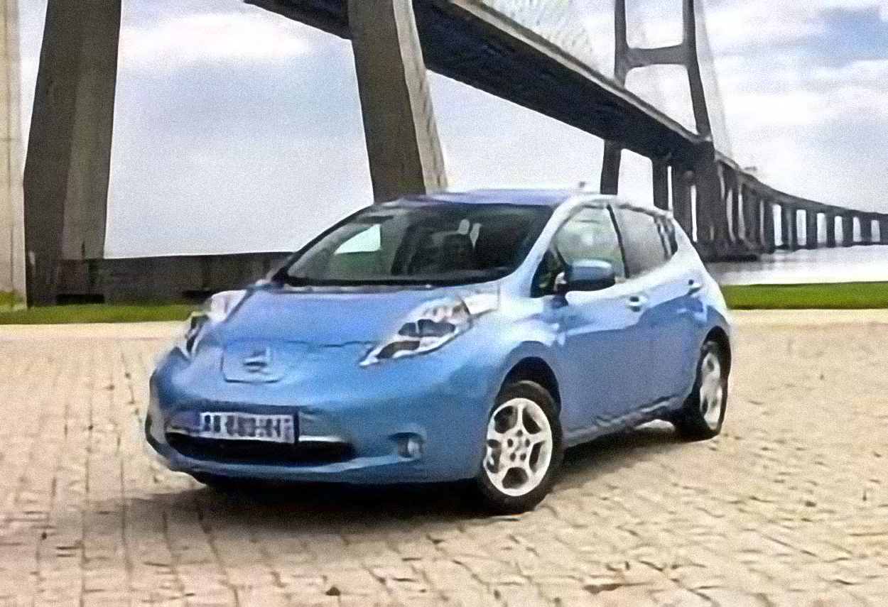 Nissan Leaf SL – årsmodell 2012 i bild Bild på Nissan Leaf SL – årsmodell 2012