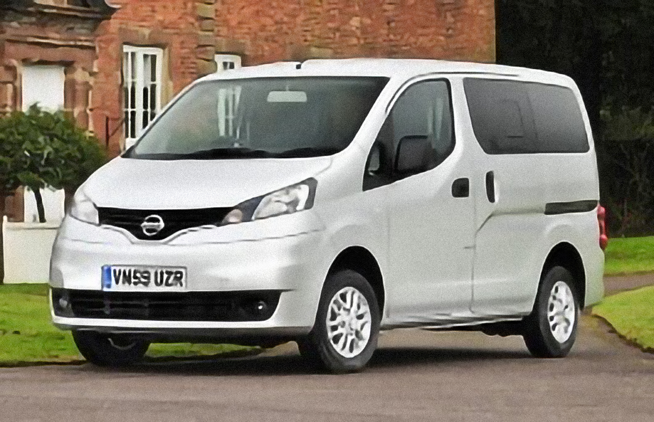 Nissan NV200 SV 4dr Minivan (2.0L 4cyl CVT) – årsmodell 2015 i bild Bild på Nissan NV200 SV 4dr Minivan (2.0L 4cyl CVT) – årsmodell 2015