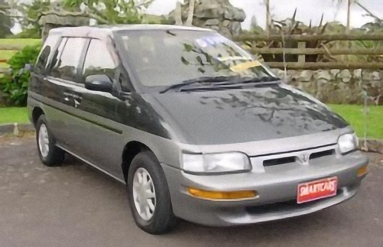 Nissan Prairie 2 – årsmodell 1989 i bild Bild på Nissan Prairie 2 – årsmodell 1989