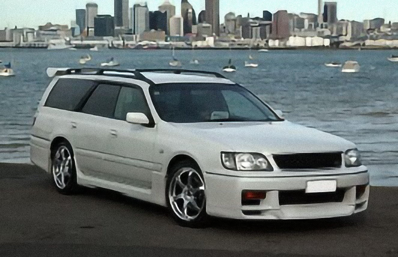 Nissan Stagea – årsmodell 1998 i bild Bild på Nissan Stagea – årsmodell 1998