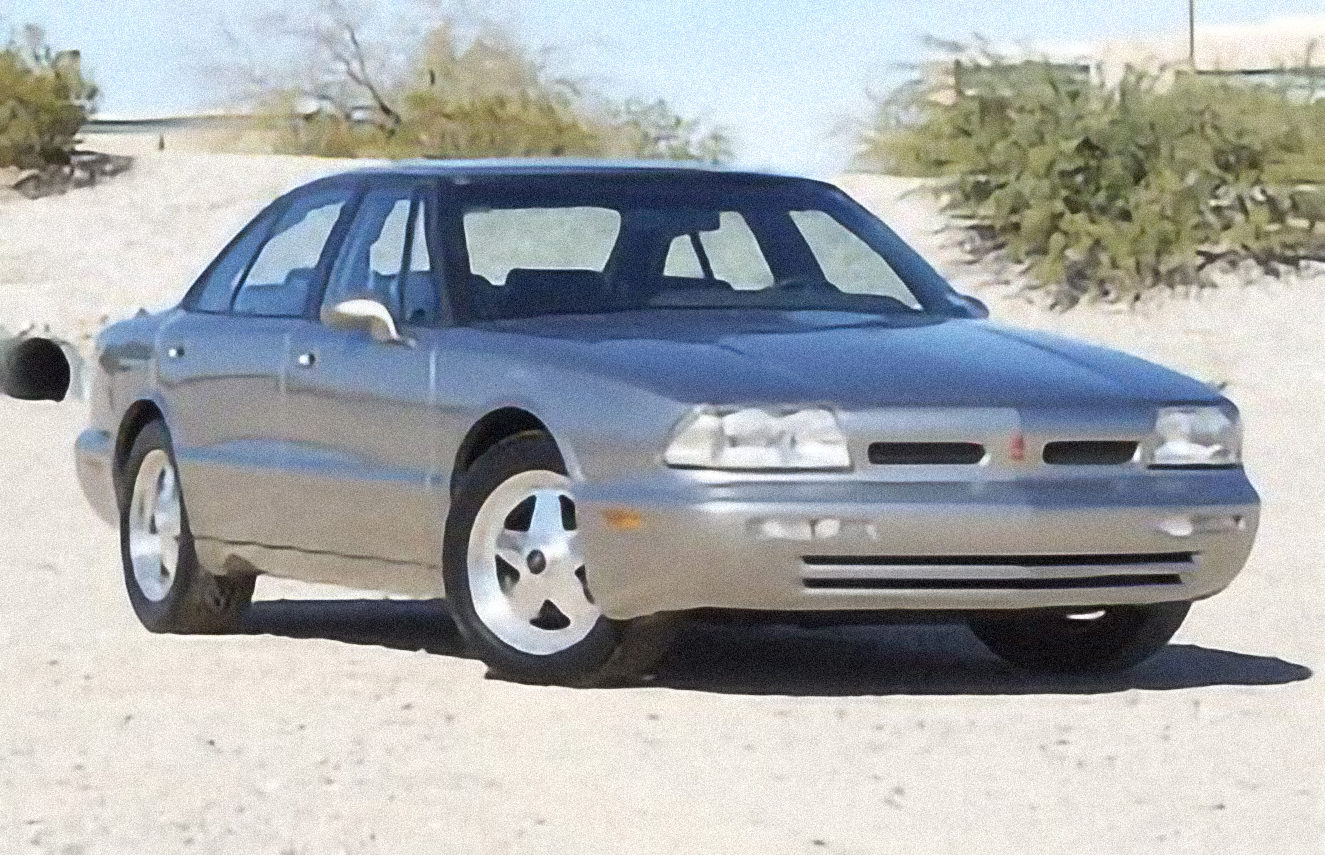 Oldsmobile 88 Royale – årsmodell 1992 i bild Bild på Oldsmobile 88 Royale – årsmodell 1992