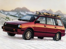 Plymouth Colt – årsmodell 1989 i bild Bild på Plymouth Colt – årsmodell 1989