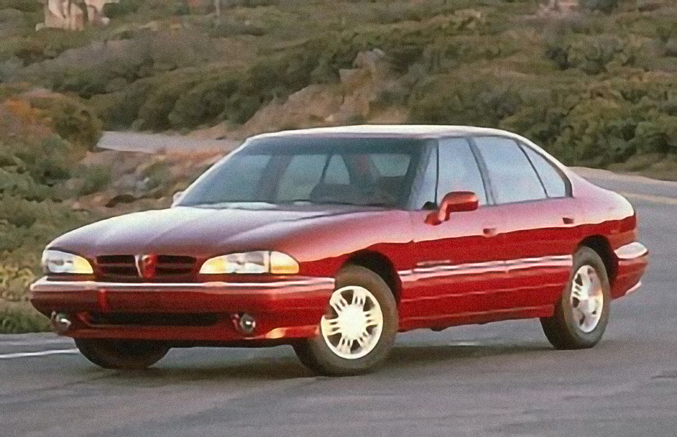 Pontiac Bonneville SSEi – årsmodell 1999 i bild Bild på Pontiac Bonneville SSEi – årsmodell 1999