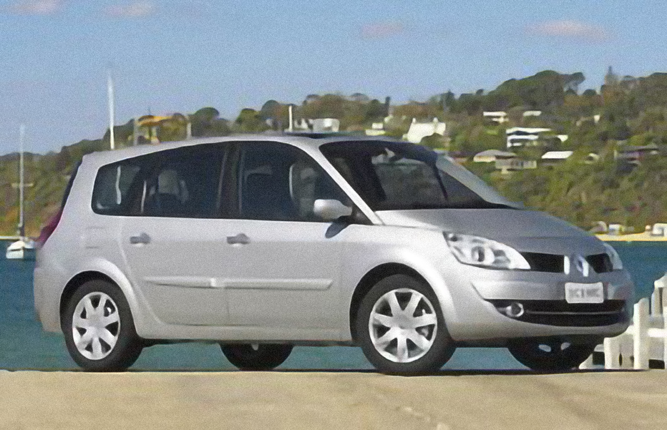 Renault Grand Scenic 1.9 dCi Dynamique – årsmodell 2008 i bild Bild på Renault Grand Scenic 1.9 dCi Dynamique – årsmodell 2008