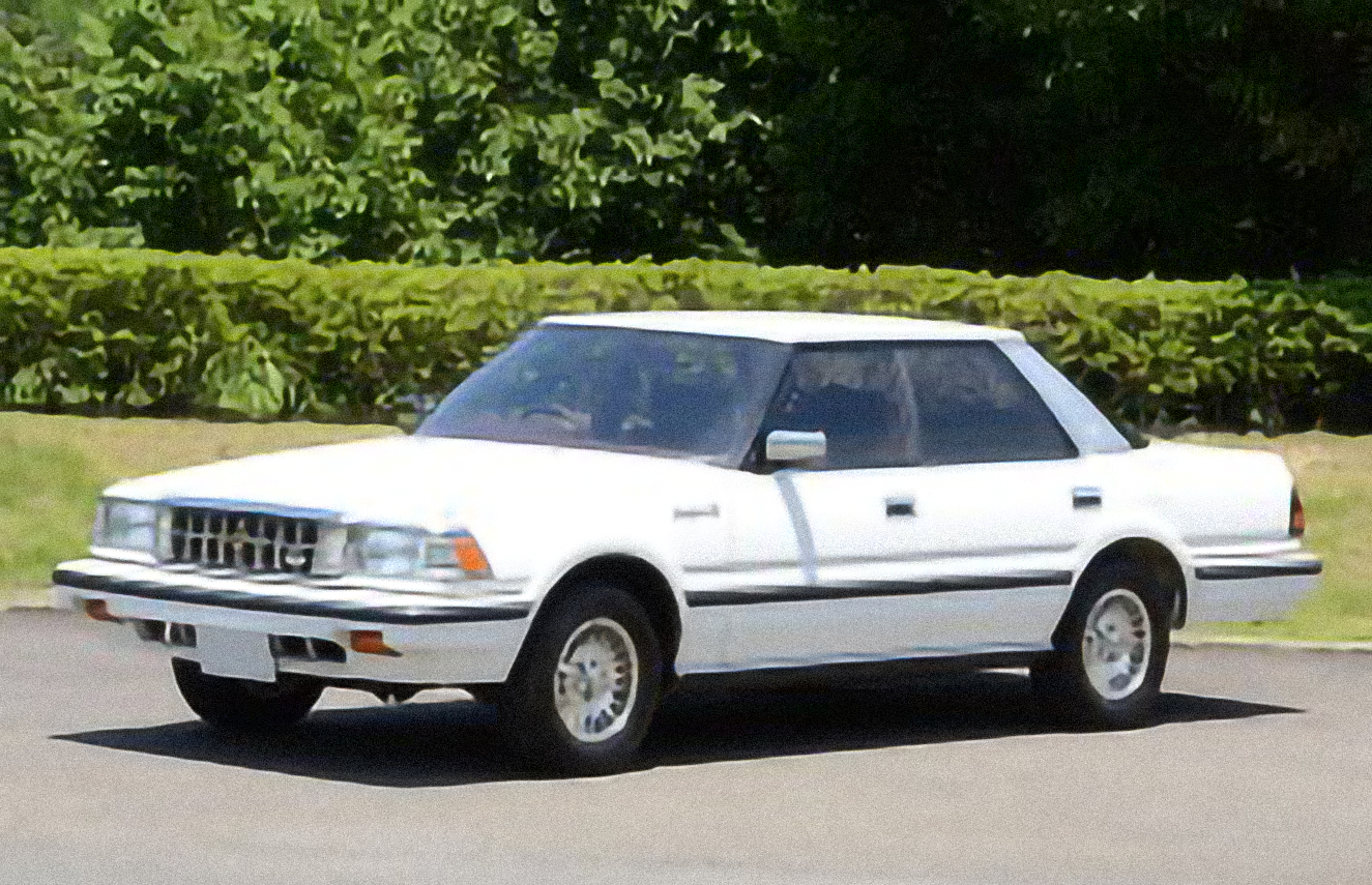 Toyota Crown Automatic – årsmodell 1985 i bild Bild på Toyota Crown Automatic – årsmodell 1985