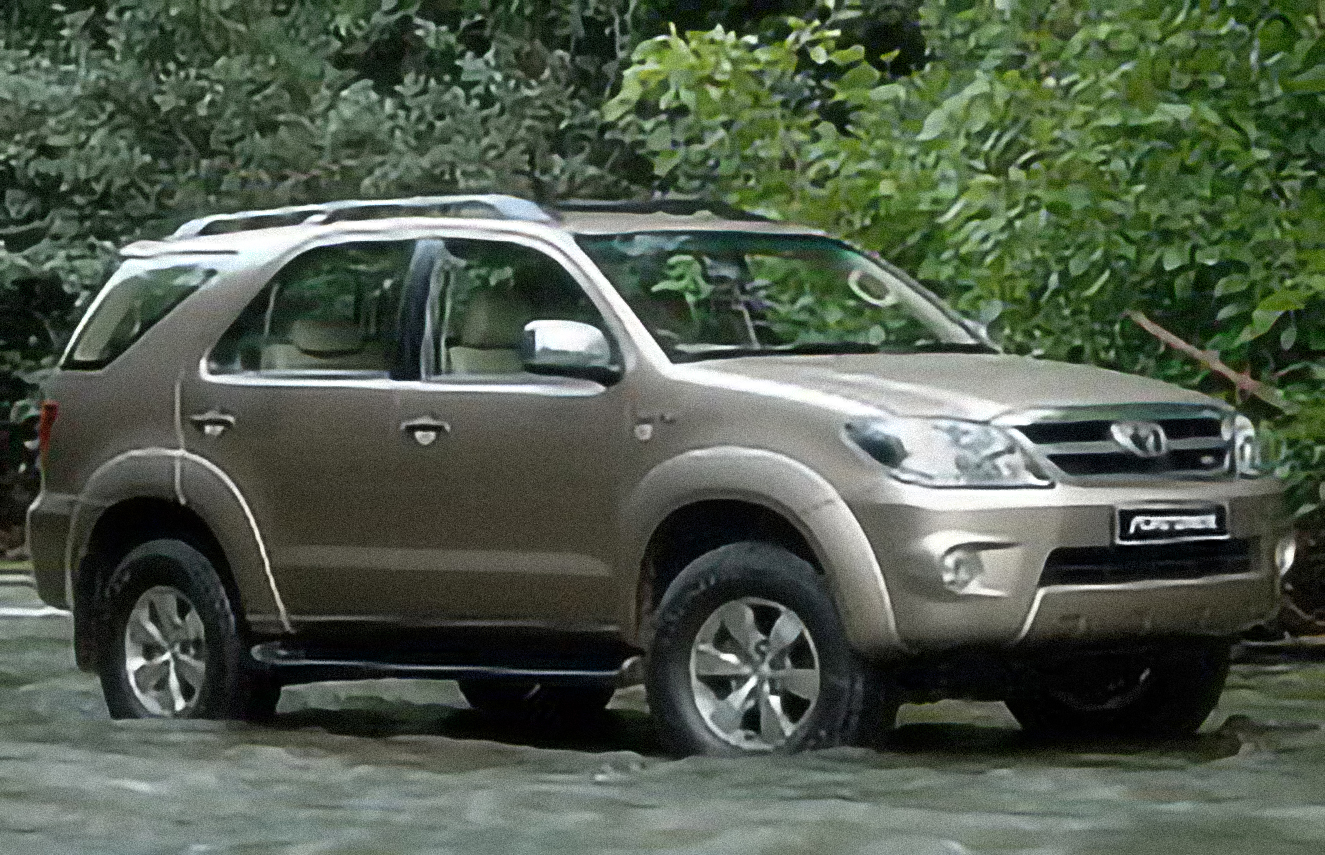 Toyota Fortuner 3.0 D 4×4 – årsmodell 2006 i bild Bild på Toyota Fortuner 3.0 D 4×4 – årsmodell 2006