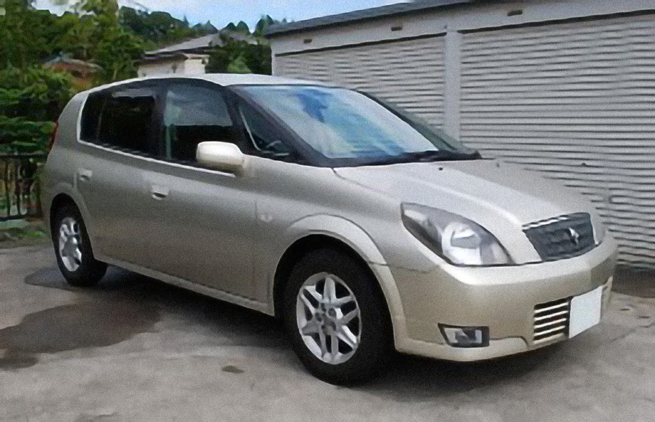 Toyota Opa 2 – årsmodell 2001 i bild Bild på Toyota Opa 2 – årsmodell 2001