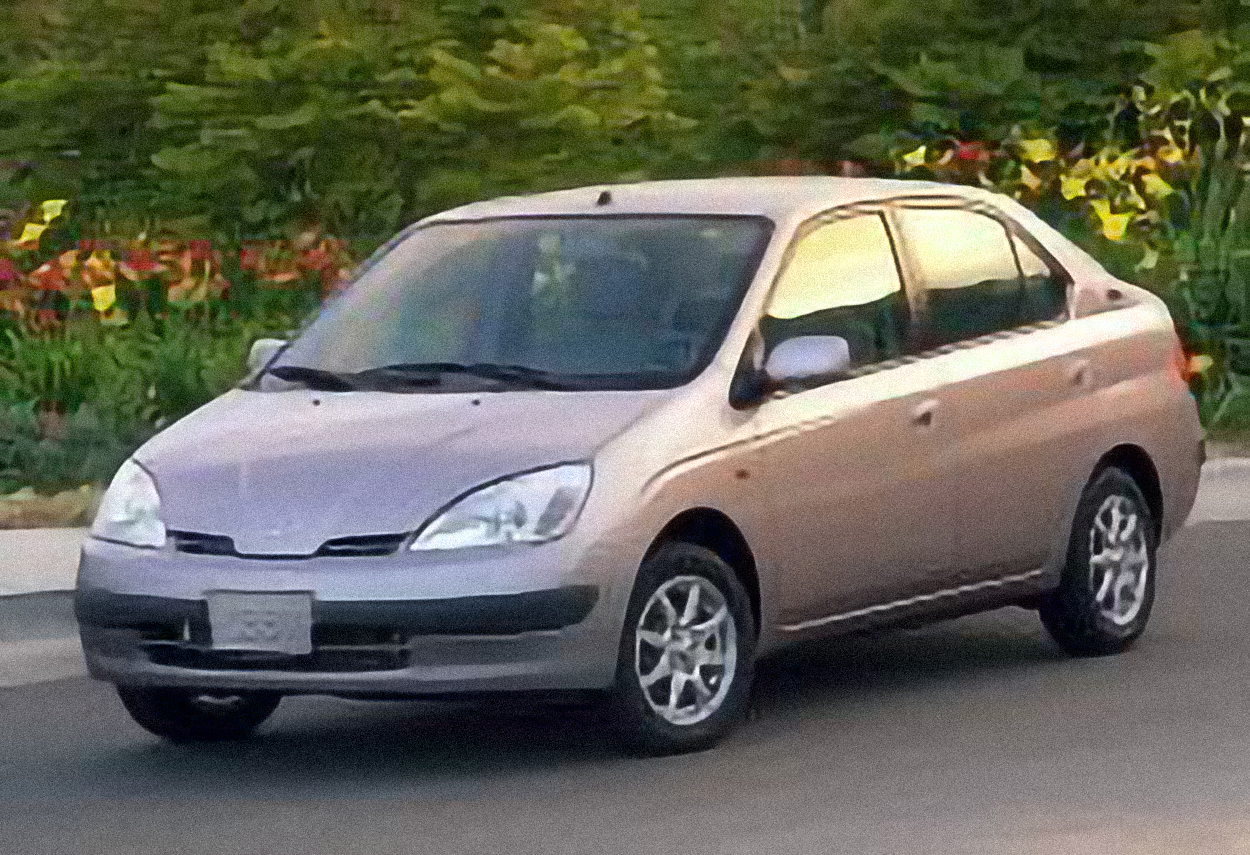 Toyota Prius – årsmodell 1999 i bild Bild på Toyota Prius – årsmodell 1999