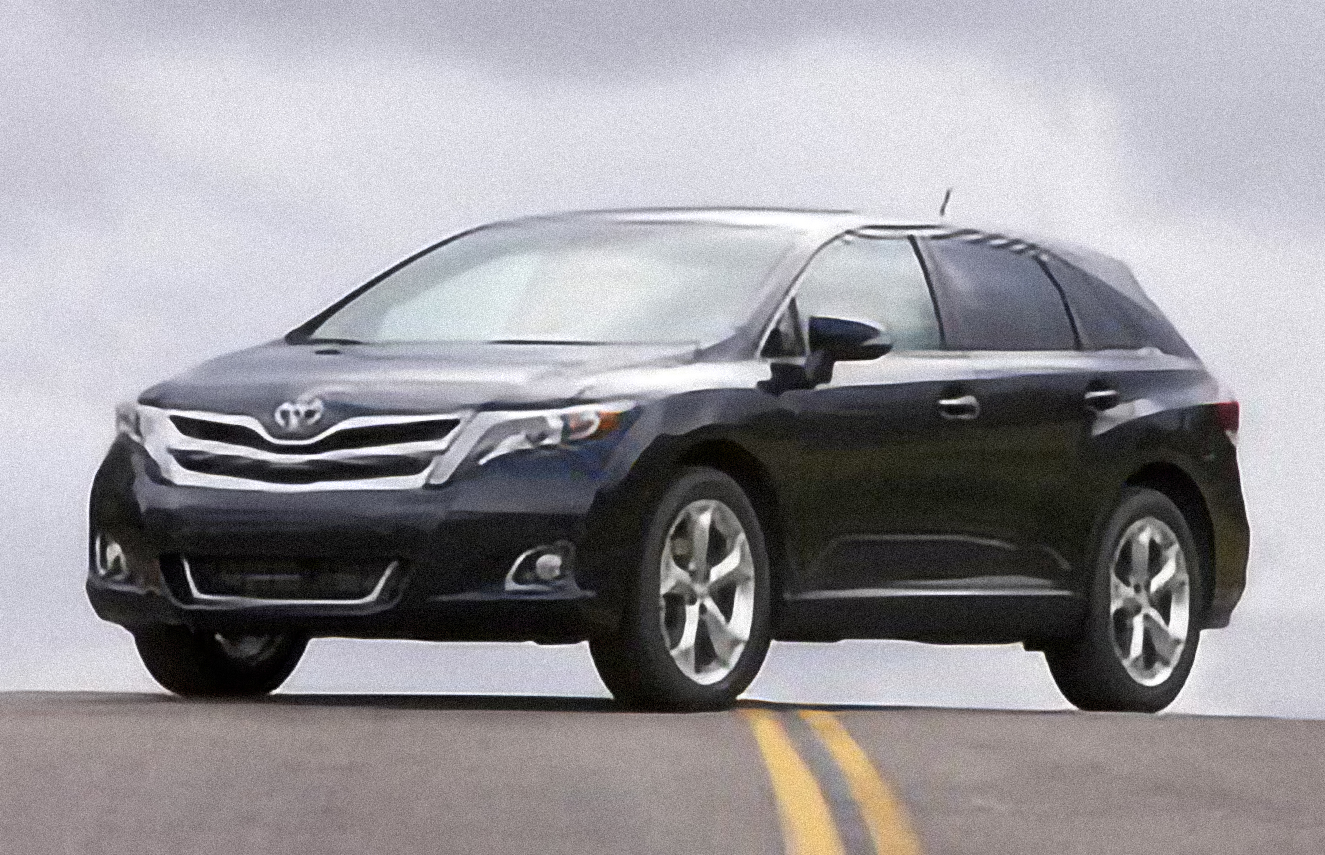 Toyota Venza XLE AWD V6 – årsmodell 2013 i bild Bild på Toyota Venza XLE AWD V6 – årsmodell 2013