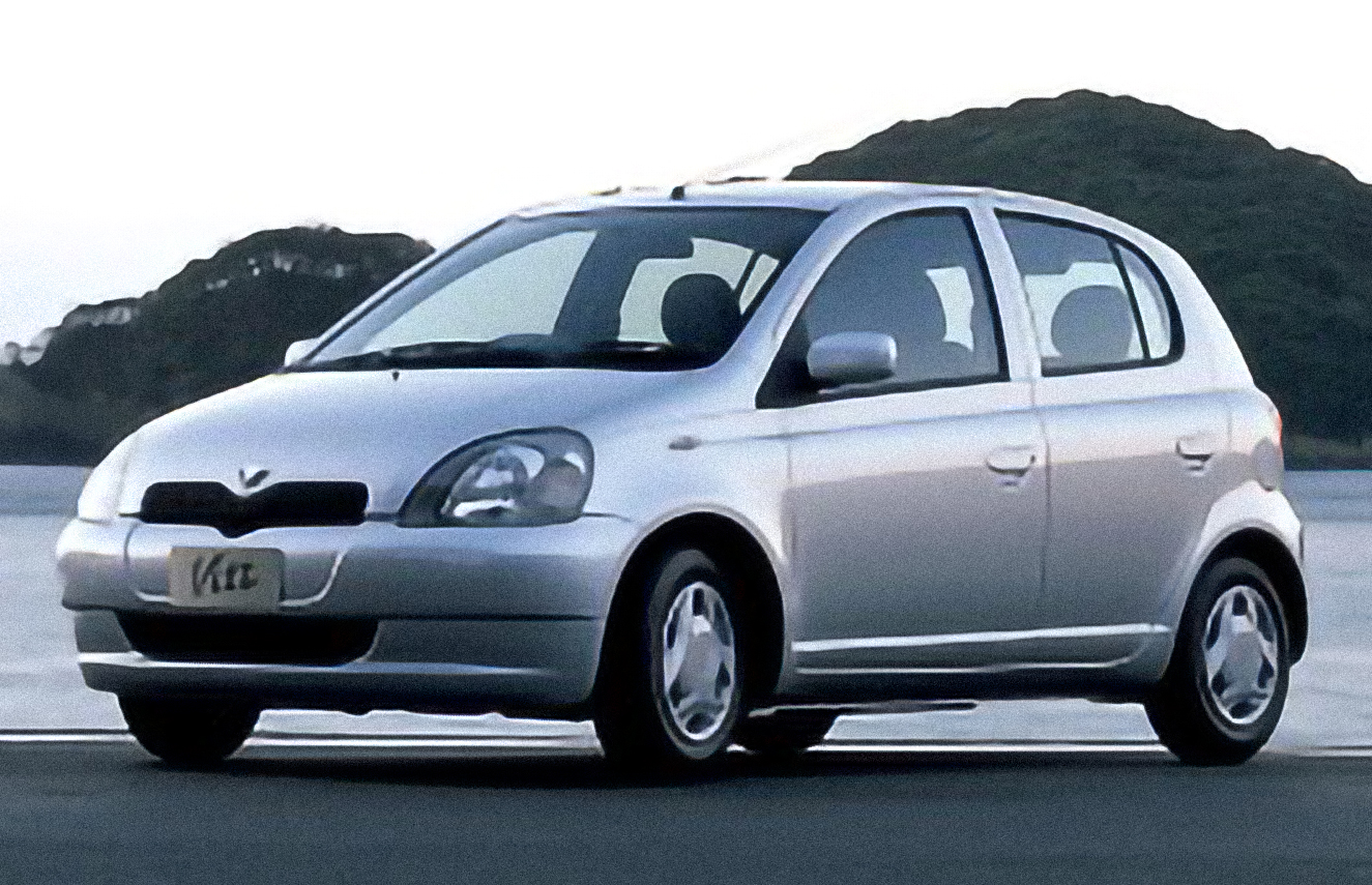 Toyota Vitz 1.3 U 4WD – årsmodell 1999 i bild Bild på Toyota Vitz 1.3 U 4WD – årsmodell 1999
