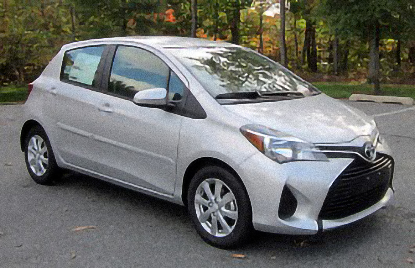 Toyota Yaris L 2dr Hatchback (1.5L 4cyl 5M) – årsmodell 2018 i bild Bild på Toyota Yaris L 2dr Hatchback (1.5L 4cyl 5M) – årsmodell 2018