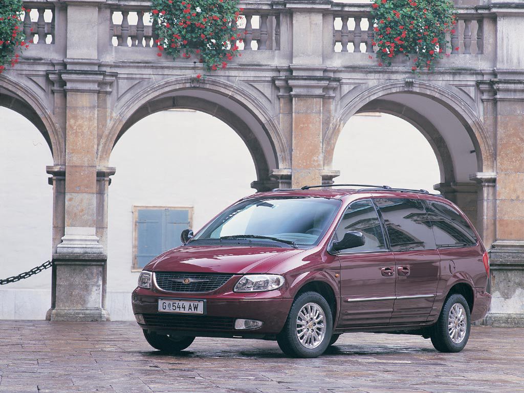 Chrysler Grand Voyager LTD 3.3 V6 AWD – årsmodell 2004 i bild Bild på Chrysler Grand Voyager LTD 3.3 V6 AWD – årsmodell 2004