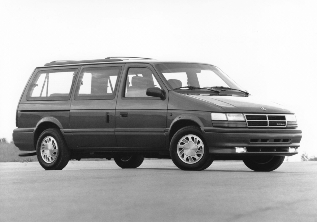Chrysler Grand Voyager SE 3.3 LWB Automatic – årsmodell 1997 i bild Bild på Chrysler Grand Voyager SE 3.3 LWB Automatic – årsmodell 1997