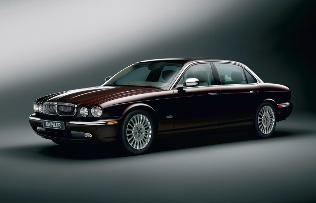 Daimler Super Eight – årsmodell 2006 i bild Bild på Daimler Super Eight – årsmodell 2006