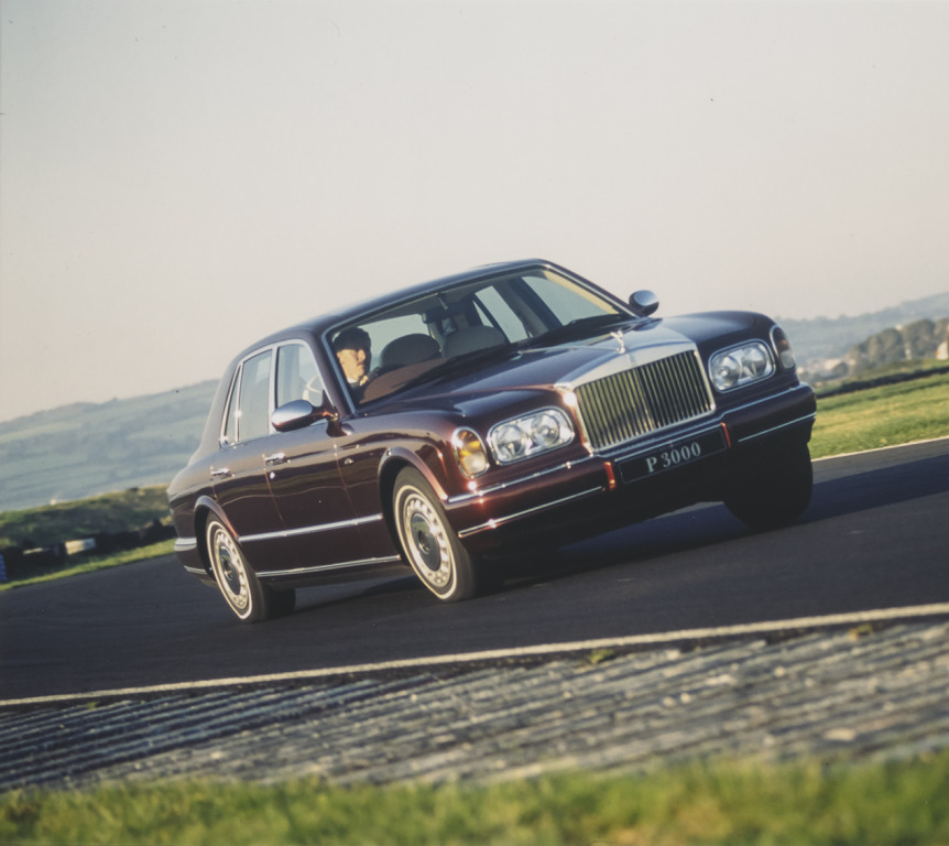 Rolls-Royce Silver Seraph – årsmodell 2000 i bild Bild på Rolls-Royce Silver Seraph – årsmodell 2000
