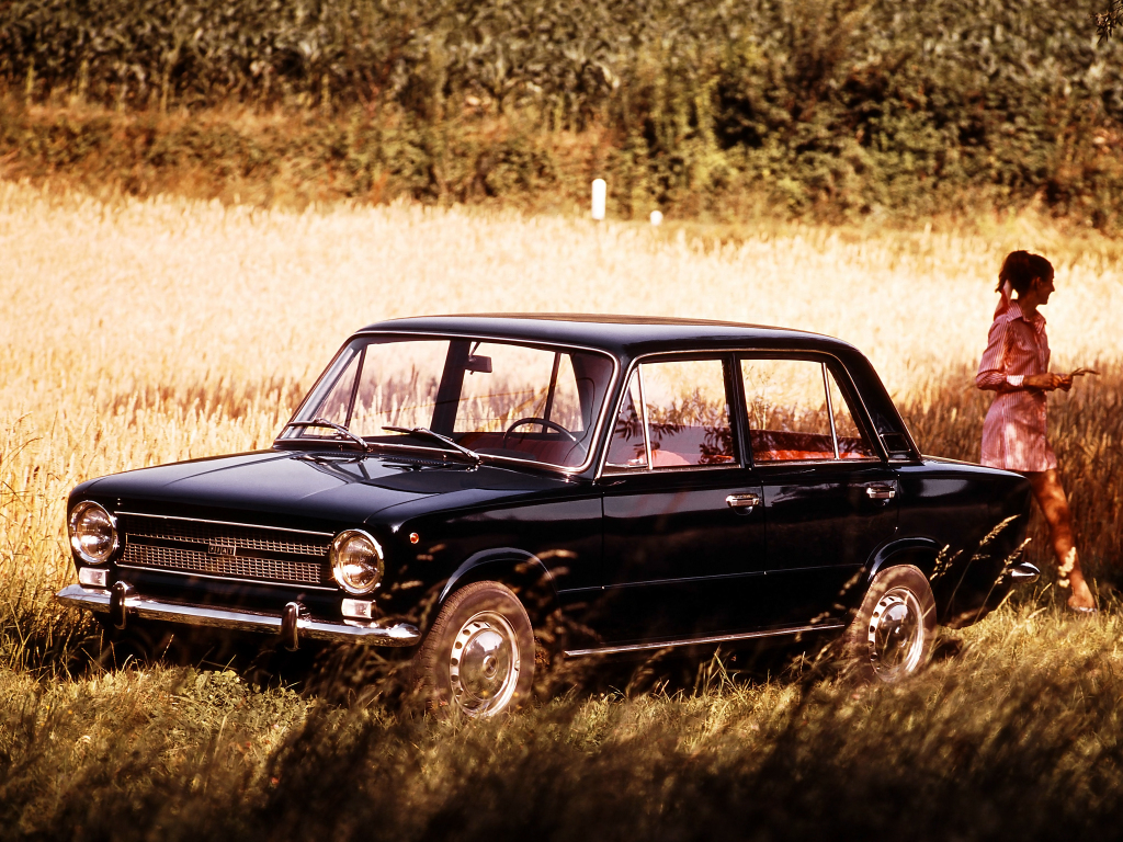 Fiat 124 – årsmodell 1974 i bild Bild på Fiat 124 – årsmodell 1974