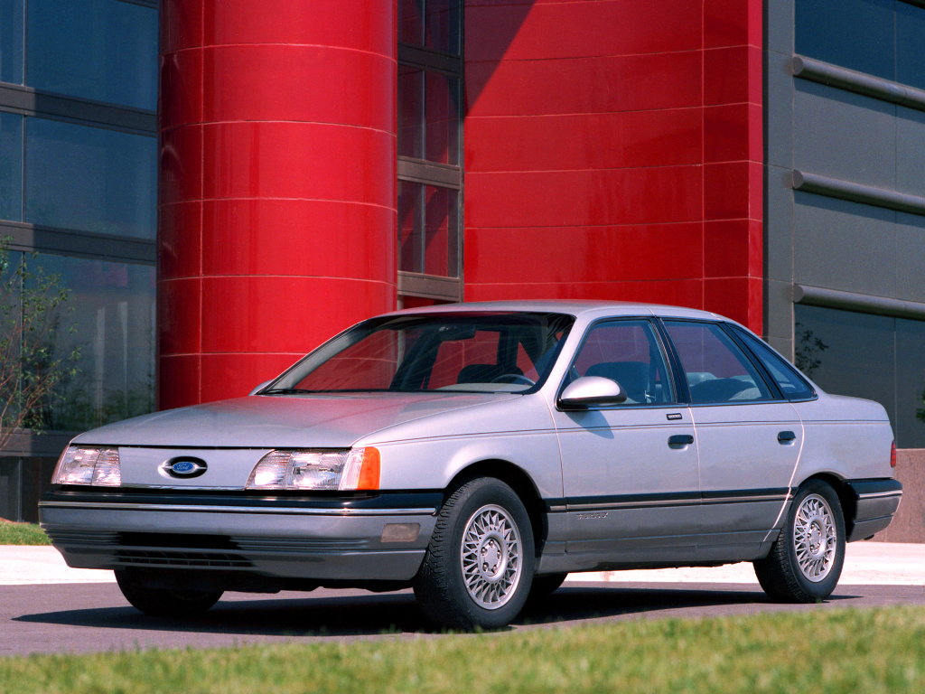 Ford Taurus Wagon – årsmodell 1985 i bild Bild på Ford Taurus Wagon – årsmodell 1985