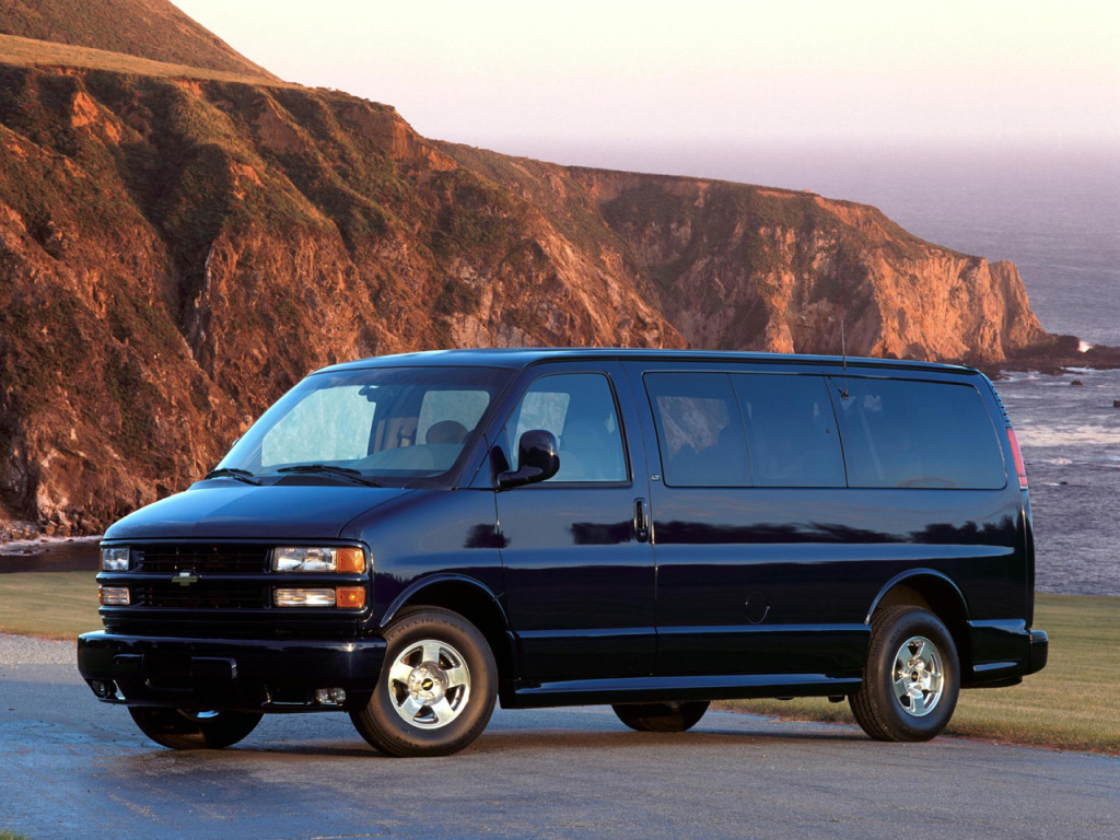 Chevrolet Express 5.7 – årsmodell 1997 i bild Bild på Chevrolet Express 5.7 – årsmodell 1997