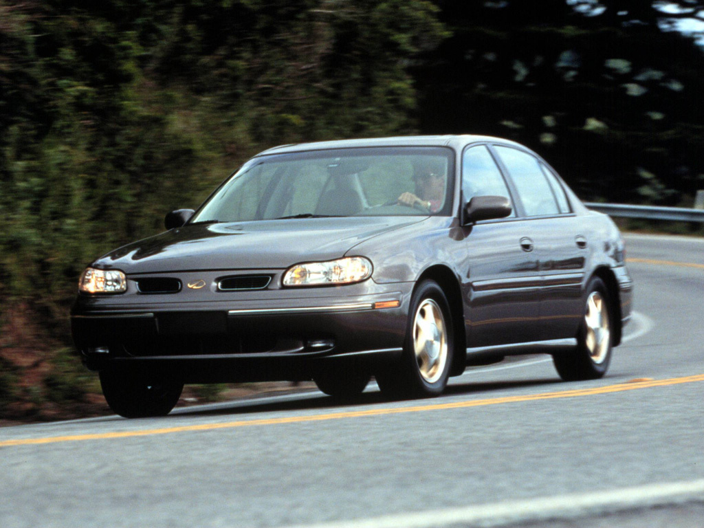 Oldsmobile Cutlass – årsmodell 1996 i bild Bild på Oldsmobile Cutlass – årsmodell 1996