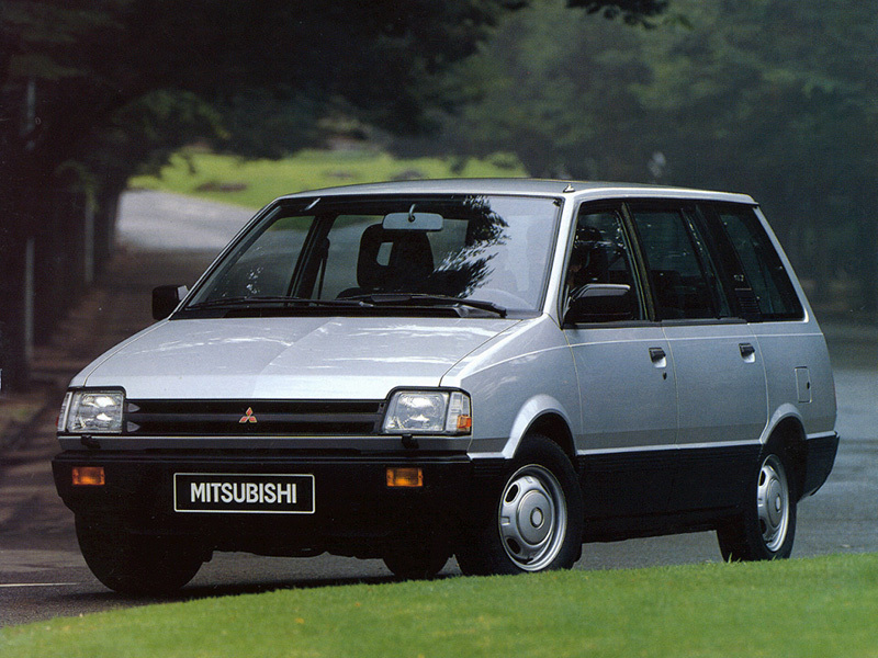 Mitsubishi Space Wagon 2 – årsmodell 1986 i bild Bild på Mitsubishi Space Wagon 2 – årsmodell 1986