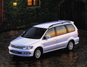 Mitsubishi Space Wagon – årsmodell 1999 i bild Bild på Mitsubishi Space Wagon – årsmodell 1999