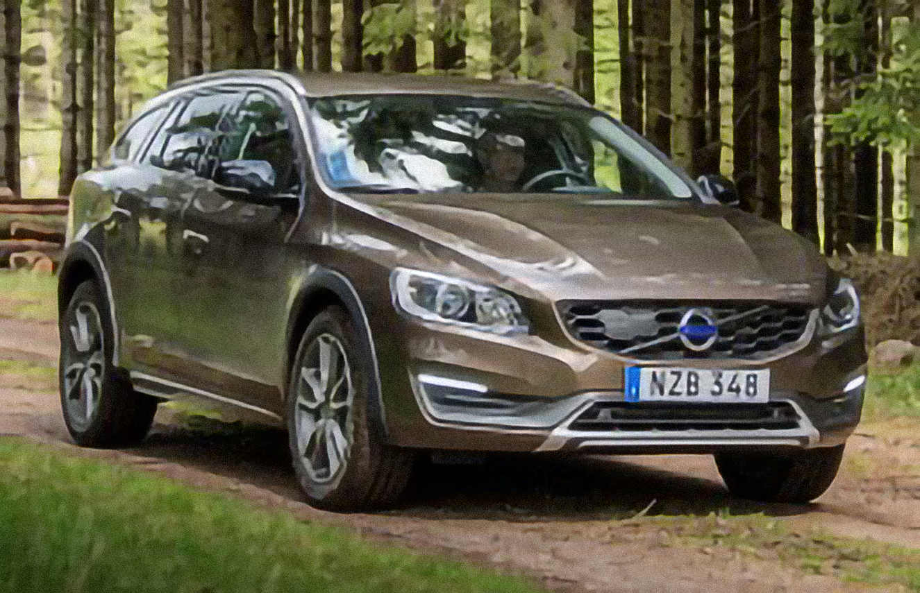 Volvo V60 Cross Country T5 4dr Wagon AWD (2.5L 5cyl Turbo 6A) – årsmodell 2018 i bild Bild på Volvo V60 Cross Country T5 4dr Wagon AWD (2.5L 5cyl Turbo 6A) – årsmodell 2018
